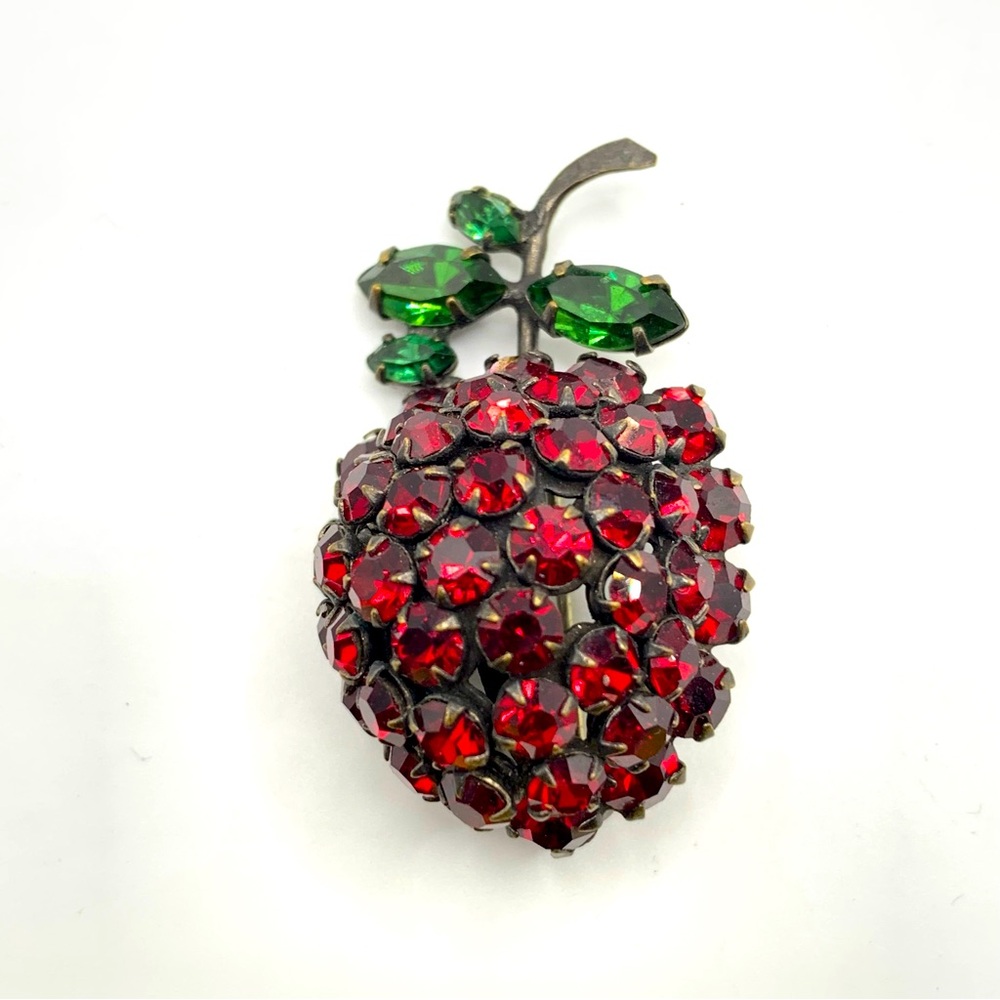 Rare Beautiful Vintage unsigned Schreiner NY strawberry Rhinestone Brooch